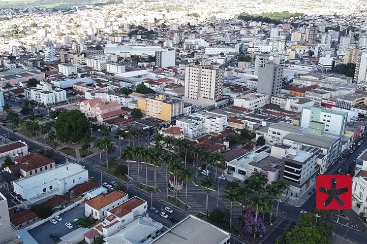 vista aérea de Patos de Minas, mostrando a região central da cidade