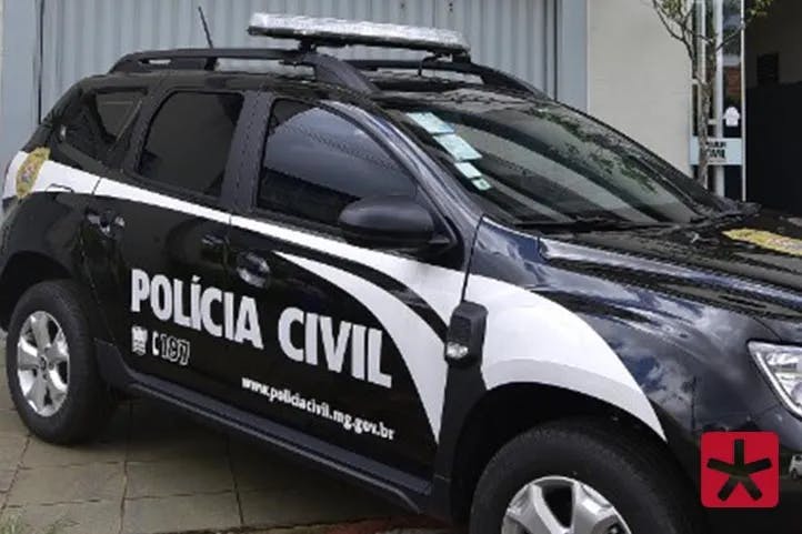 viatura da policia Civil estacionada em frente a delegacia regional em Patos de Minas