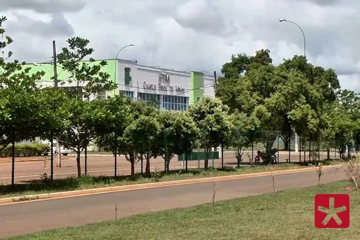 imagem colorida mostrando a frente do IFTM em Patos de Minas