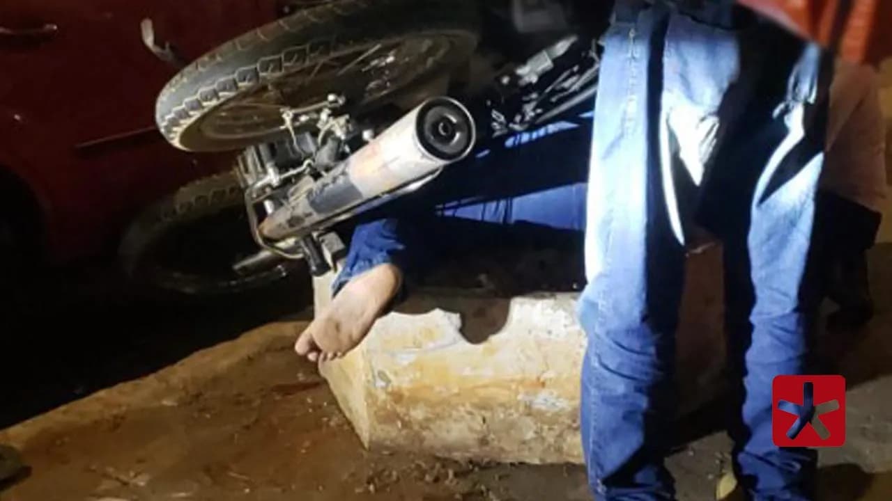 Adolescente fica ferido após acidente com motocicleta no Centro de Patos de Minas