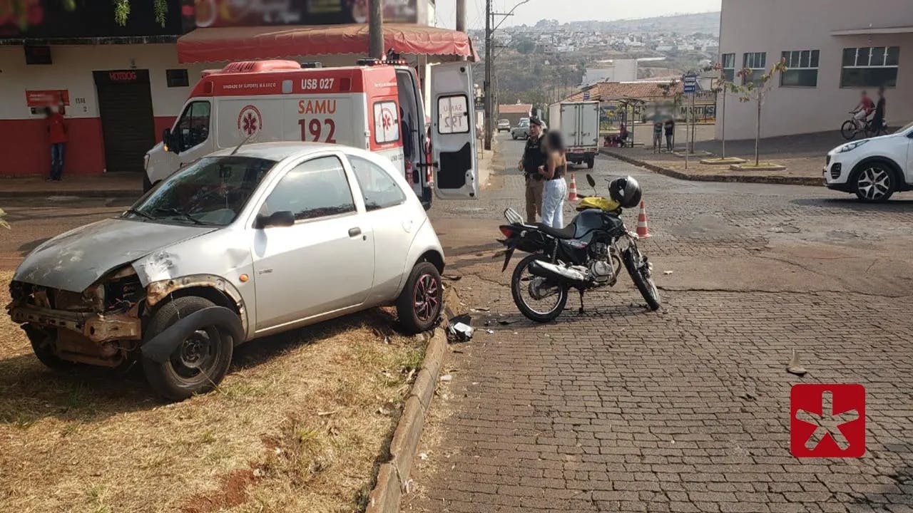 Acidente entre carro e motocicleta deixa motociclista ferido em Patos de Minas