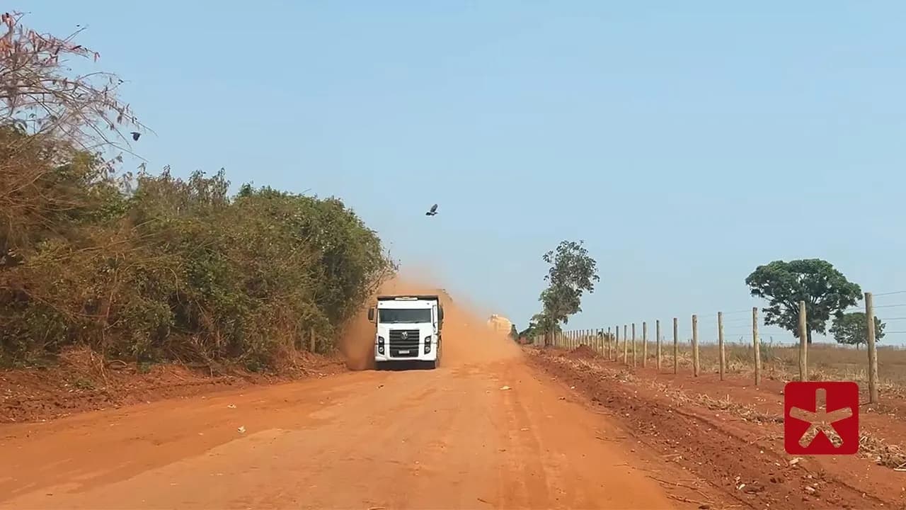 Circulação de veículos pesados desgasta rodovia