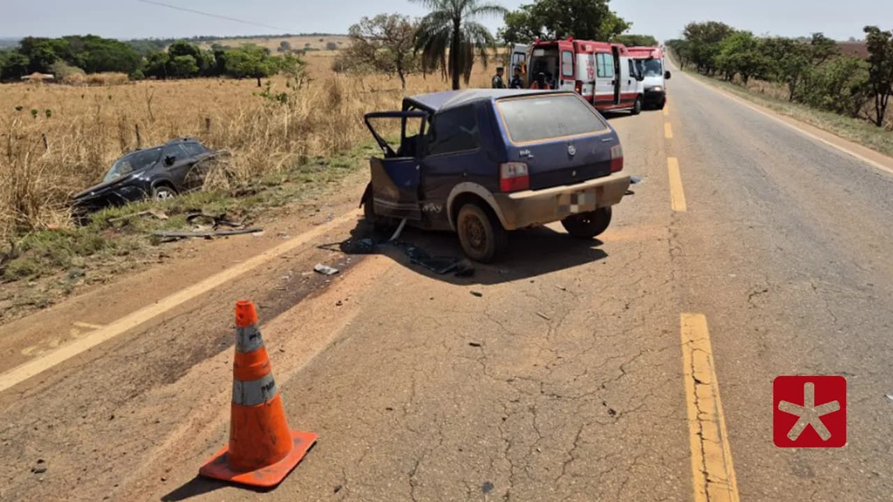 Duas pessoas morrem após acidente de trânsito com três veículos em Coromandel