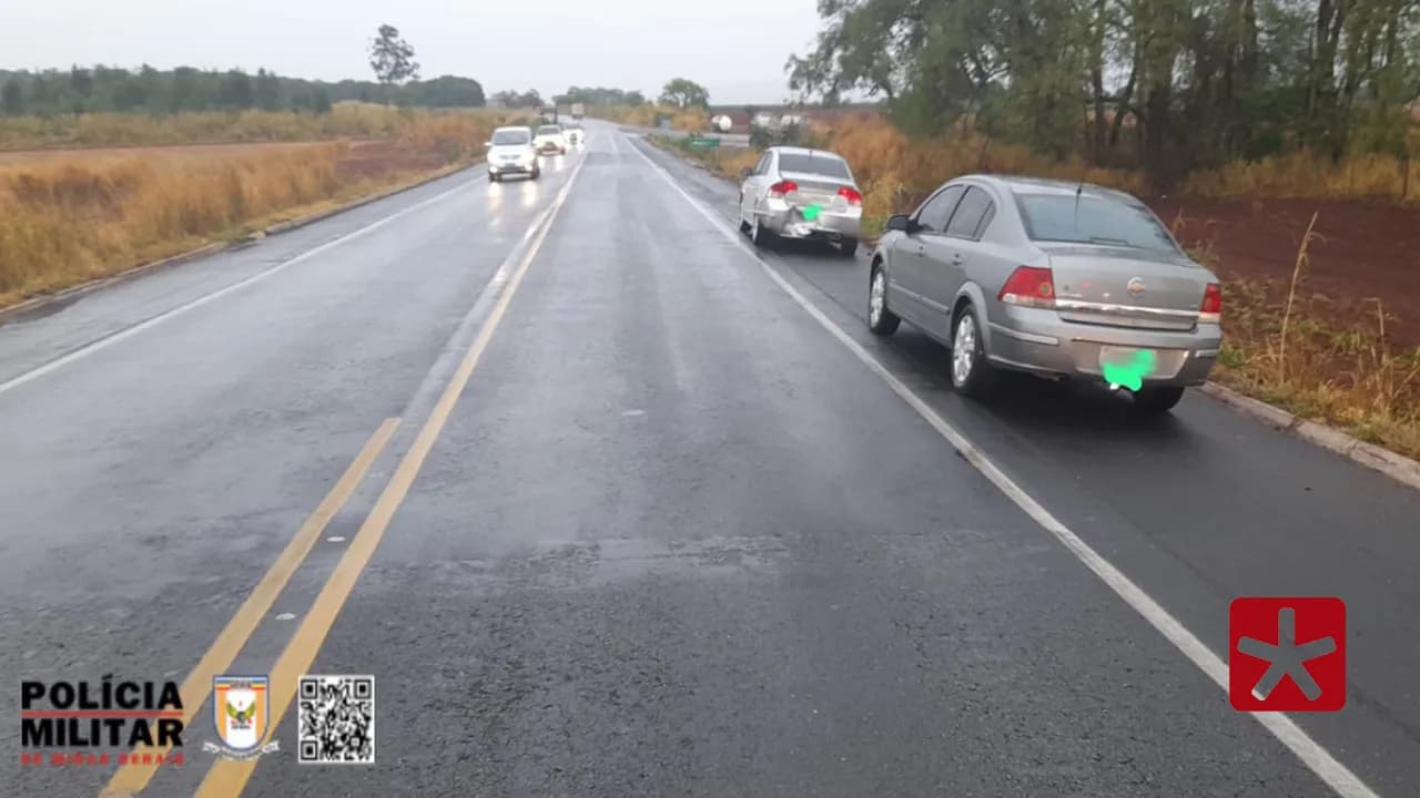 Veículos se envolvem em acidente de trânsito durante chuva forte na BR-352, em Lagoa Formosa