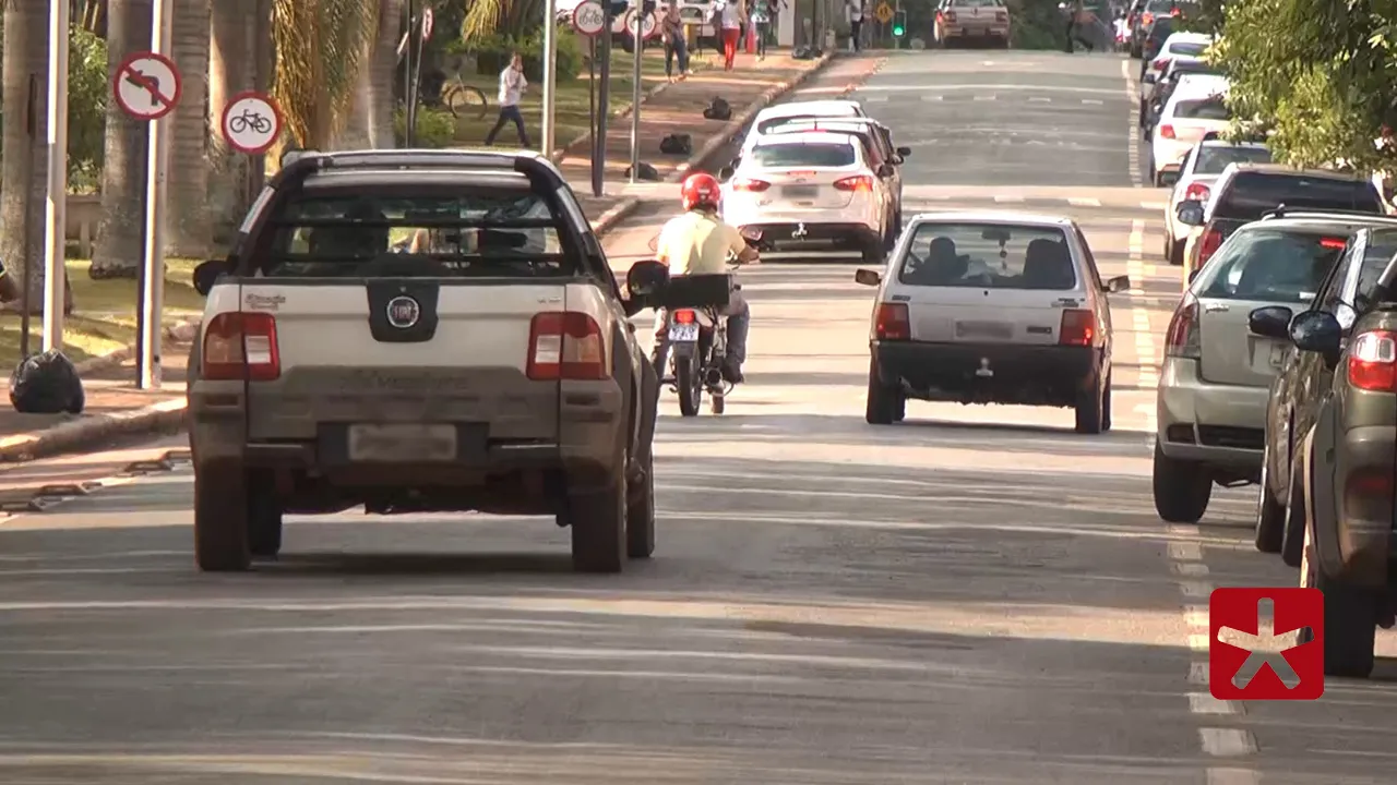 Licenciamento de veículos com placas de finais 7, 8, 9 e 0 começa a ser exigido nesta sexta-feira