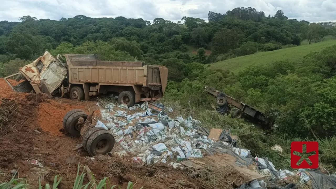 AGORA: Batida entre caminhões deixa um morto