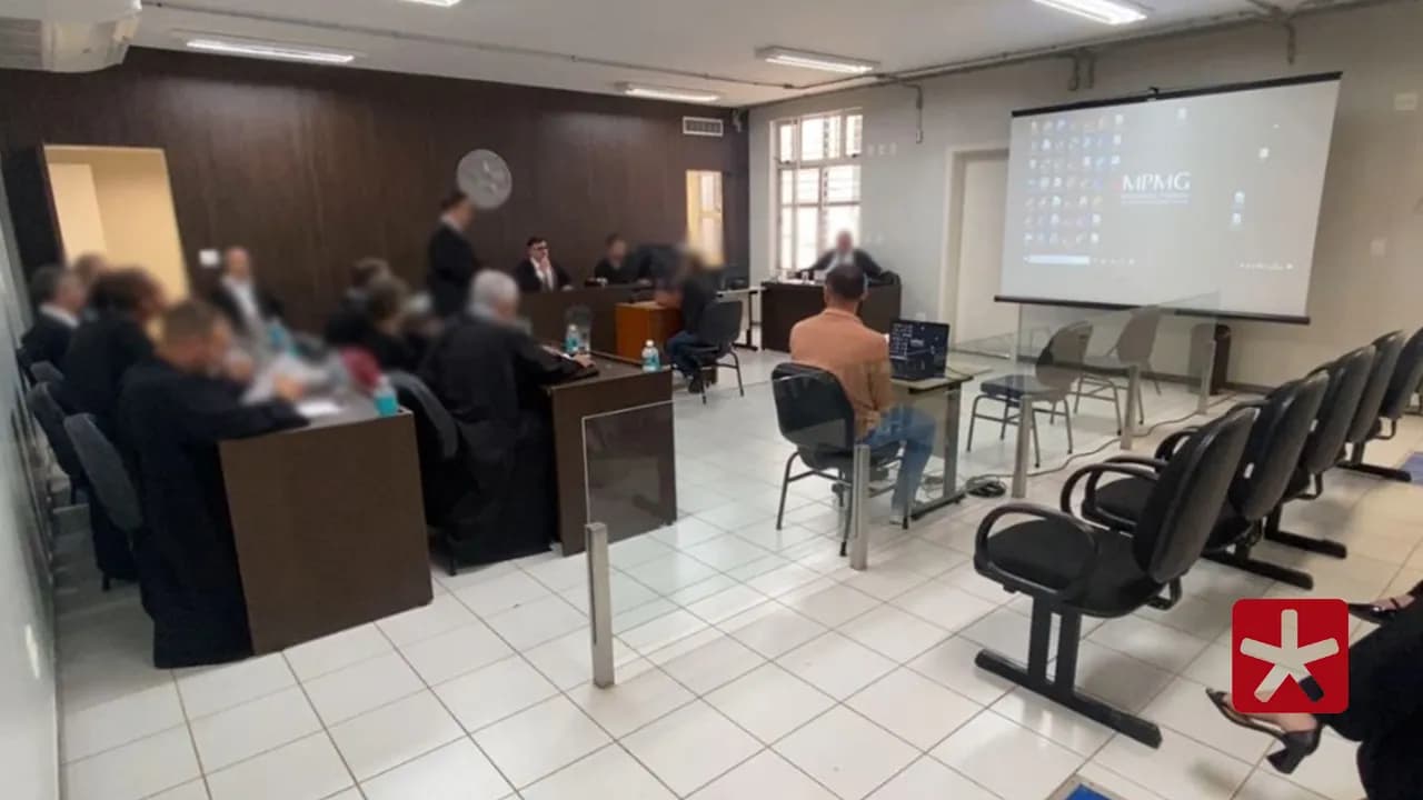 Homem acusado de matar ex na frente do filho é julgado