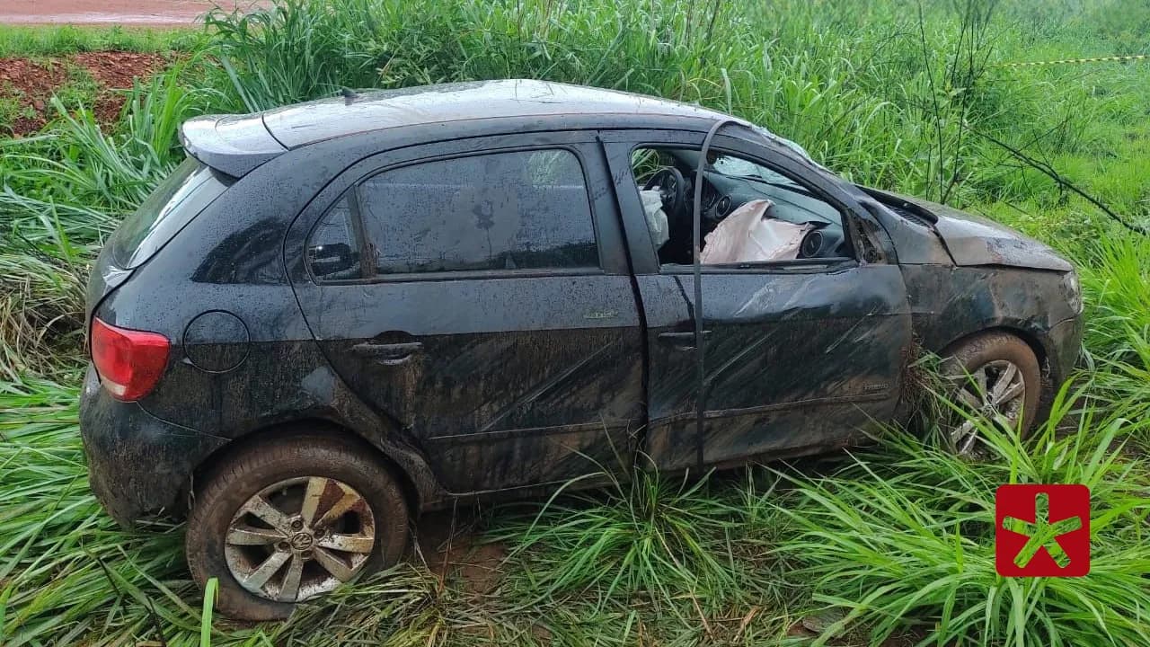 Vítima perde controle de direção e capota no Km 35