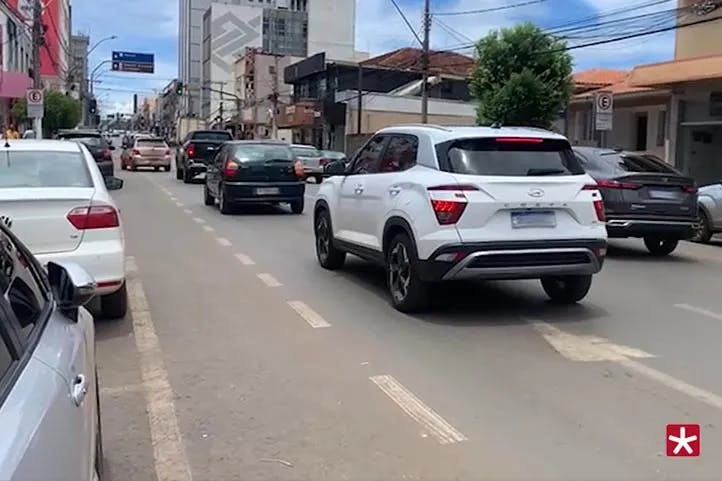 veículos na rua