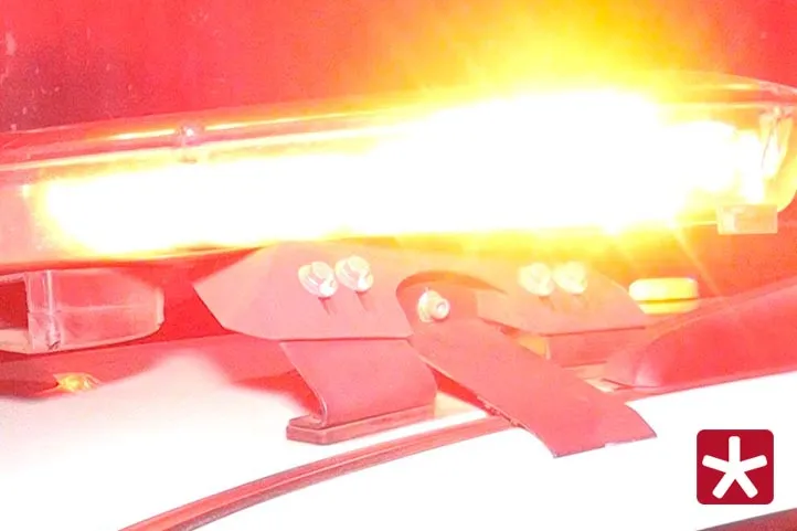 luzes da viatura policial em close na cor vermelha