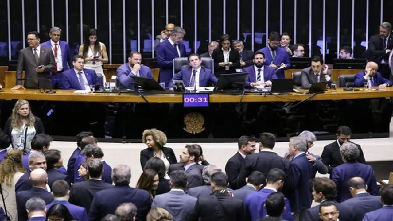 Câmara aprova isenção do IR para quem ganha até R$ 5 mil